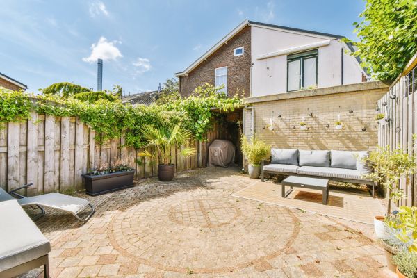 Cost of Courtyard Patio Service in Smyrna